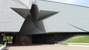 У стен Брестской крепости