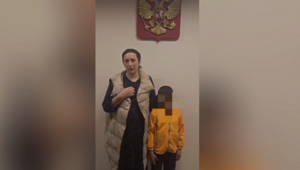 "Я прошу всех, кто кушает хлеб России, не повторять этих ошибок": родители мальчика-мигранта, надругавшегося над георгиевской лентой, попросили прощения