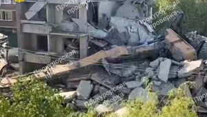 В Тульской области экскаватор упал с четвёртого этажа и продолжил работу как ни в чём не бывало