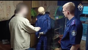 В Тюменской области 19-летний юноша не хотел работать и в ходе ссоры зарезал родных, которые были недовольны его тунеядством