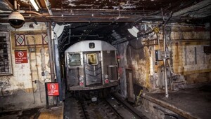 Нью-Йоркское метро это конченая помойка и психбольница на выезде