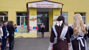 Школьница обвинила директора в унижениях