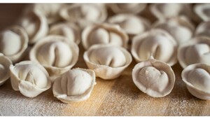 Девушке попались пельмени без мяса
