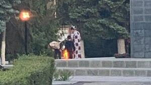 В Саратовской области цыганки посушили одежду над Вечным огнём и поплатились