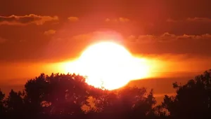 Крупное облако плазмы достигнет Земли днем в воскресенье