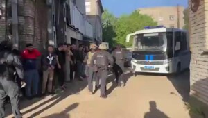 "Уважайте их честь и достоинство": в Узбекистане недовольны "неправомерными проверками" и грубостью к мигрантам в РФ