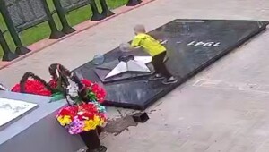 В Ярославкой области школьник залил Вечный огонь водой