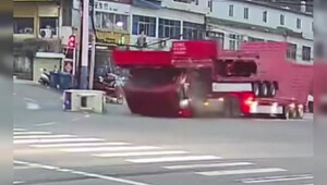 В Китае произошло самое странное ДТП, которое вы когда-либо видели