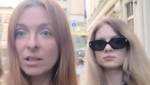 Девушки придумали способ, как отомстить надоедливым пикаперам