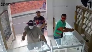 Житель Колумбии оказался меж двух огней во время ограбления
