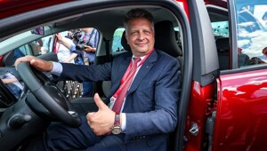 Глава АвтоВАЗа рассказал что нужно сделать, чтобы россияне начали покупать автомобили