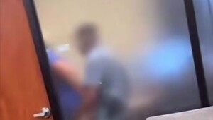 Сотрудники крупного банка занялись сексом в переговорной и спалились перед клиентами