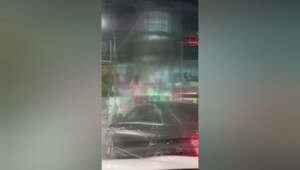 "Раньше умом хвалились, а сейчас - задницей!": в Краснодаре девушка обнажилась и станцевала на капоте авто