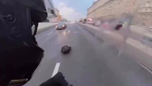 В Москве «гений» на моноколесе влетел в отбойник на скорости 90 км/ч