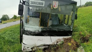 ДТП автобуса и автомобиля Nissan. "Такой неприметный белый автобус"