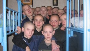 Убийцы, насильники и террористы: как живут малолетние преступники в тюрьме