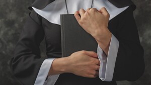 В России суд запретил порно со священниками и монашками
