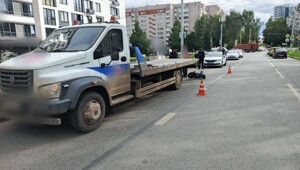 Курьер врезался в эвакуатор в Ижевске. ДТП