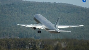 Произведённый по серийным технологиям самолёт SJ-100 совершил первый полёт