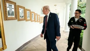 Трамп сменил портрет Байдена на снимок устройства для&nbsp;автоподписи