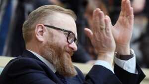 "Взял потестировать": критиковавший владельцев дорогих смартфонов Виталий Милонов купил новый iPhone 17&nbsp;Pro
