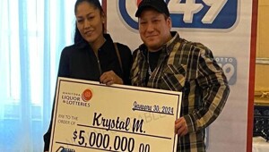 "Нож в спину": мигрант из Канады лишился выигрыша в лотерее после того, как оформил билет на свою девушку