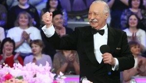 Наследство Листьева, аукционист Якубович и куча подарков. Можно ли на «Поле чудес» отгадать все буквы и не назвать слово? К юбилею телепередачи