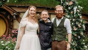 Элайджа Вуд неожиданно появился на свадьбе фанатов “Властелина колец”