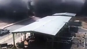 Момент взрыва на нефтеперерабатывающем заводе в США