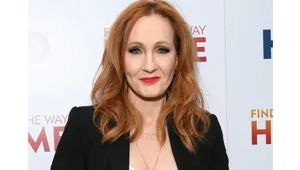 "Я выросла в другую эпоху": Джоан Роулинг раскритиковала журнал "Гламур", включивший трансгендеров* в список «Женщины года — 2025»