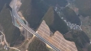 В Китае разрезали горы для возведения моста-рекордсмена!