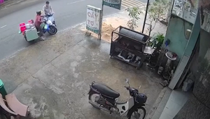 На улице мужчина перегородил путь женщине — и получил мгновенную расплату