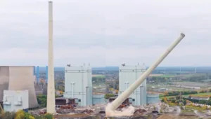 В Германии снесли 282-метровую трубу