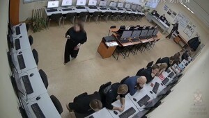 Профессор, конечно, лопух, но аппаратура при нём-мм, при нём-мм! 