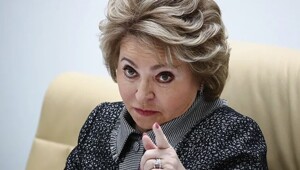 Матвиенко заявила, что в России должно стать модным рожать детей сразу после совершеннолетия