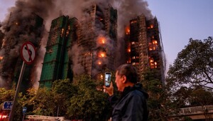 В Гонконге произошёл масштабный пожар сразу в нескольких небоскрёбах