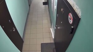 Взрывная волна выбила дверь в новосибирской квартире