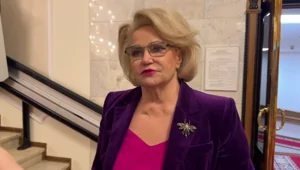 "Кто-то возомнил себя элиткой": Нина Останина выступила против участия Ларисы Долиной в круглом столе в Госдуме