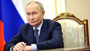 Путин рассказал, что тайно ездит по Москве без мигалок и кортежа. И пообещал разобраться с курьерами