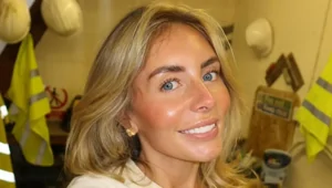 Порнозвезде, ранее переспавшей с 1057 партнерами за сутки, грозит до 15 лет тюрьмы за секс-марафон в Индонезии