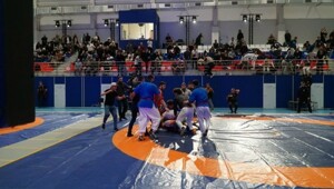 Массовая драка на турнире по борьбе в Крыму