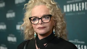 Ни пяди назад: Долина попросила об отсрочке на выселение и потребовала Полину Лурье погасить коммунальные долги за квартиру