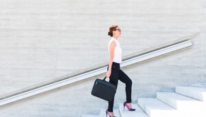 Красота как пропуск и как проклятие: пользователи обсуждают, какие привилегии и проблемы она создаёт