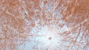 Полюбуйтесь на восстановленные снимки юпитерианской Европы из архива NASA