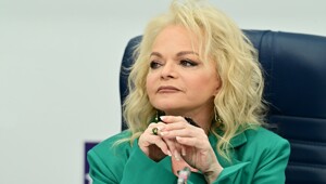 Судебные приставы возбудили исполнительное производство о принудительном выселении Ларисы Долиной из проданной квартиры