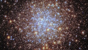 Более 100 000 древних звезд в одном кадре: невероятные детали шарового скопления M 72