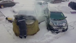 Житель Новосибирска пытался отогреть свой кроссовер и случайно спалил его