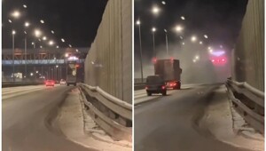 Самосвал с поднятым кузовом снёс надземный пешеходный переход на трассе М4