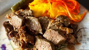 Печень говяжья. Жареная с луком. Это очень быстро