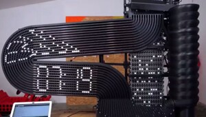 Часы, которые показывают время шариками